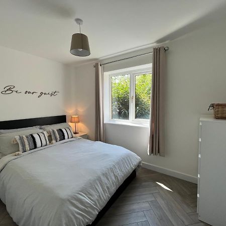 Contemporary 1 Bedroom Apartment Normanton  Exterior photo