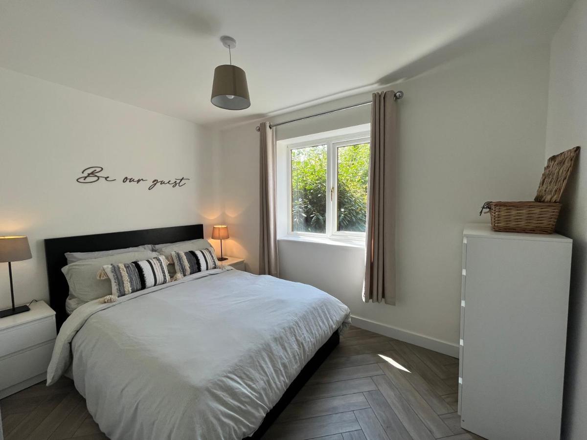 Contemporary 1 Bedroom Apartment Normanton  Exterior photo