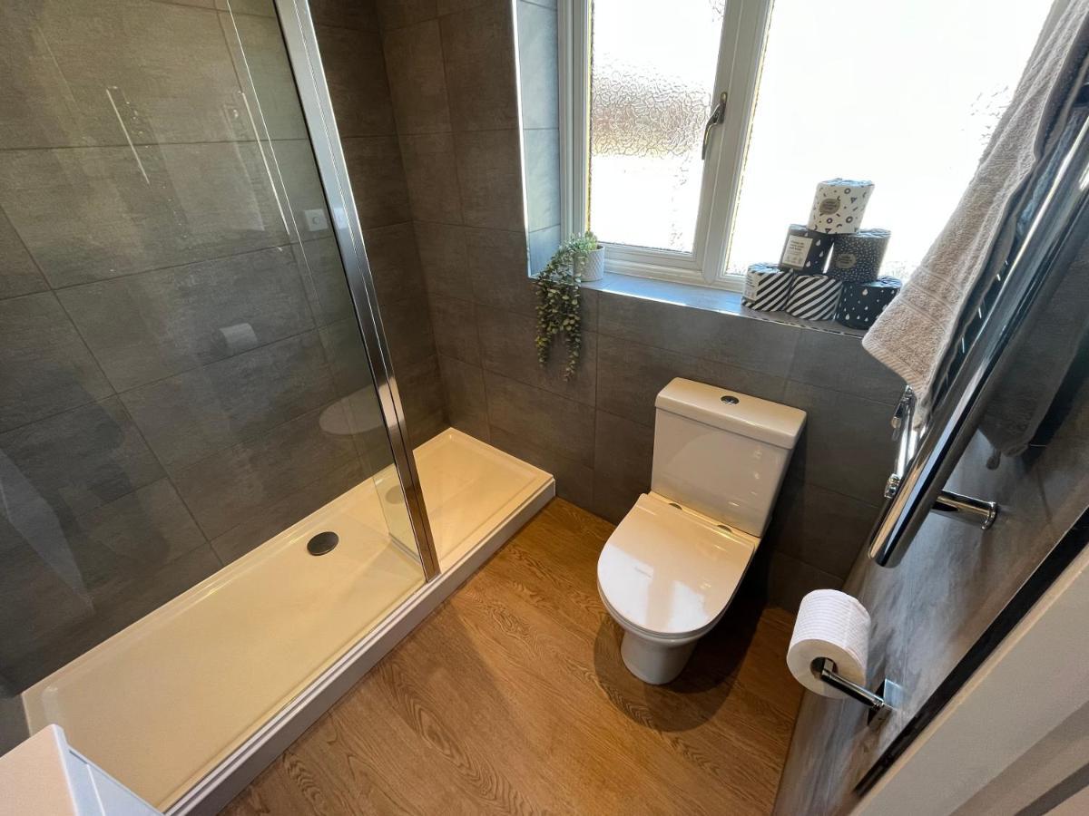 Contemporary 1 Bedroom Apartment Normanton  Exterior photo